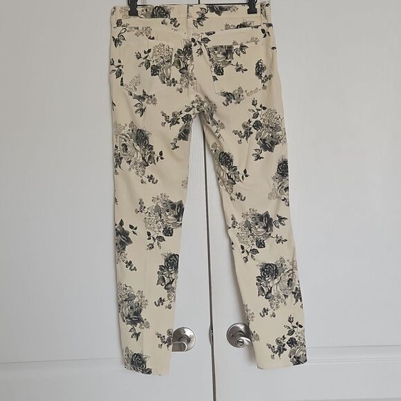 Floral Print Women's Jeans - Picture 11 of 16
